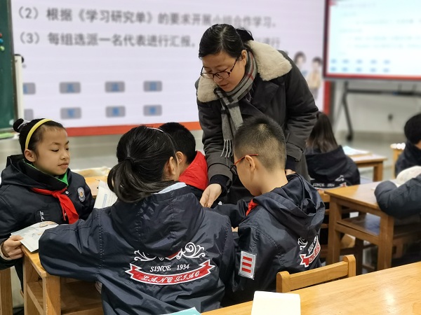 謝老師照(zhào)片3.jpg