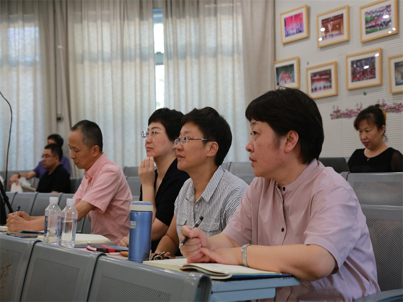 4.校長們聽課.jpg