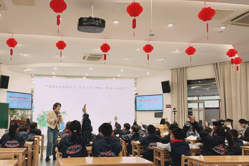 圖一：徐之峭老師上課.jpg