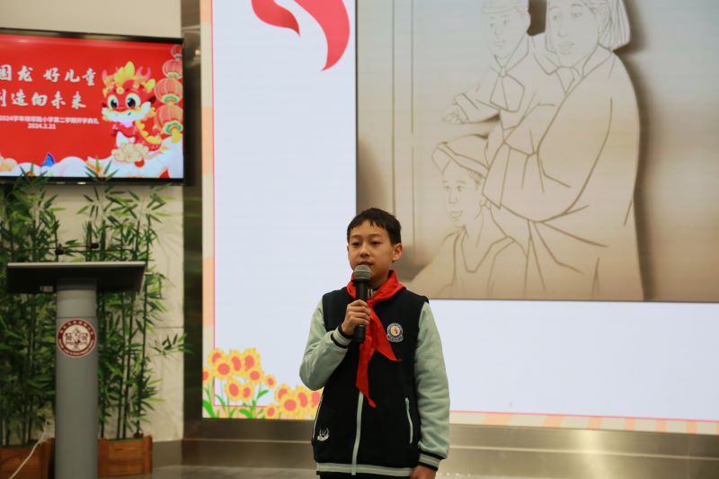 紅(hóng)領巾講解員(yuán)3.JPG